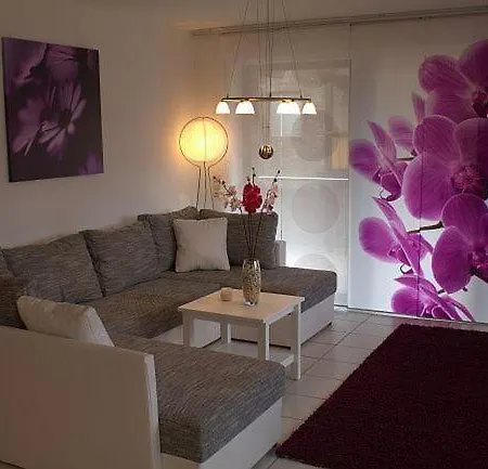 Elegante In Apartment *